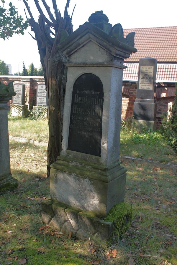 Grabstein Nummer 75 auf dem Friedhof Guben