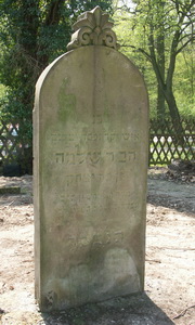 Grabstein Nummer 9 auf dem Friedhof Friesack