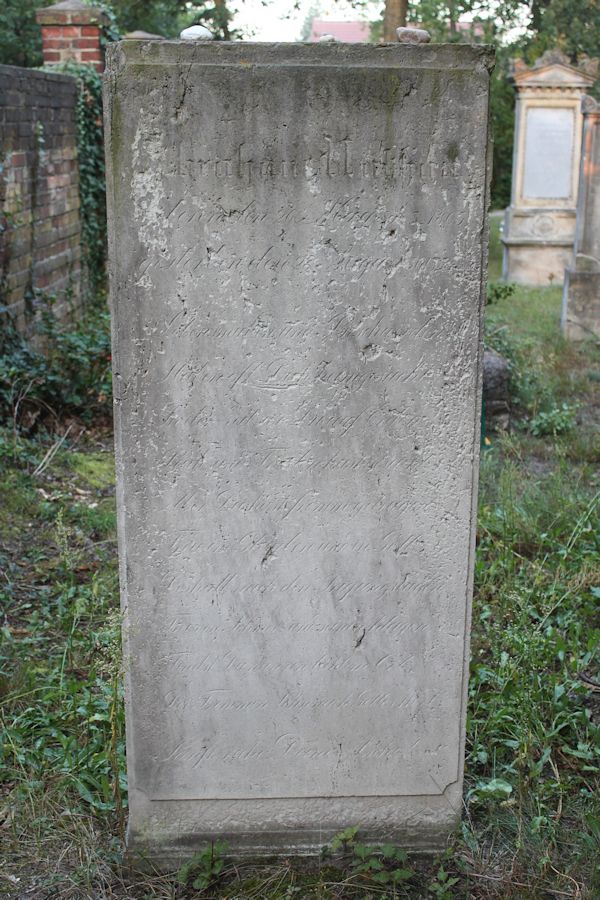 Grabstein Nummer 1 auf dem Friedhof Guben
