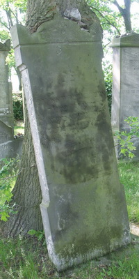 Grabstein Nummer 25 auf dem Friedhof Groß Neuendorf