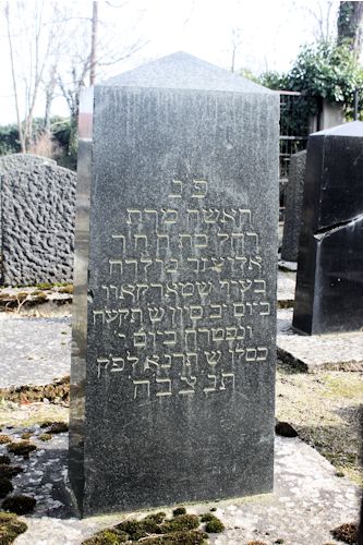 Grabstein Nummer 32 auf dem Friedhof Fürstenwalde