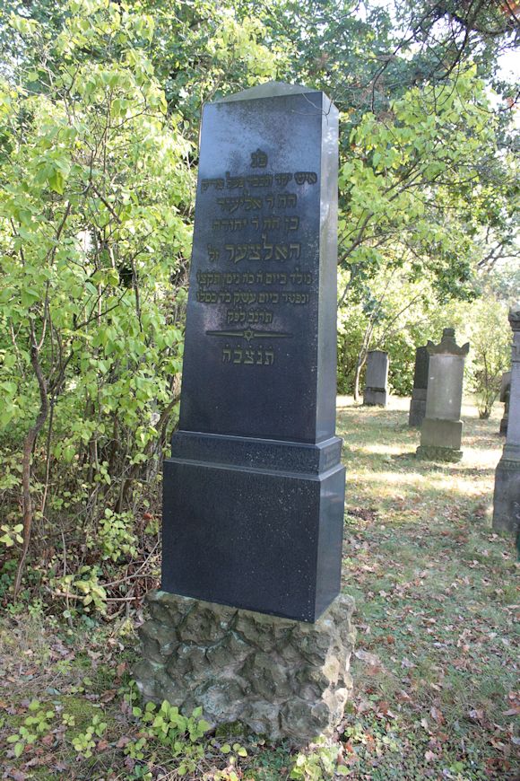 Grabstein Nummer 80 auf dem Friedhof Guben