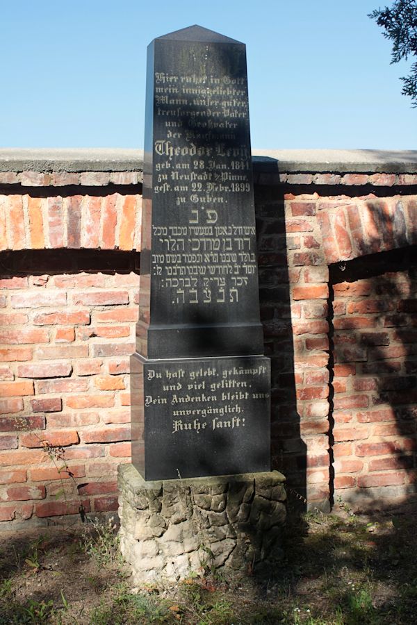 Grabstein Nummer 61 auf dem Friedhof Guben