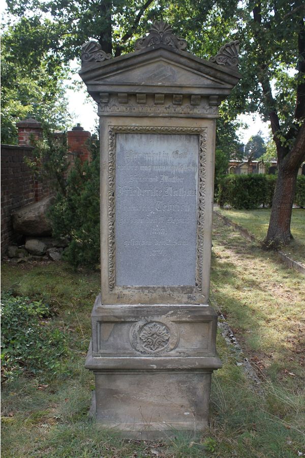 Grabstein Nummer 22 auf dem Friedhof Guben