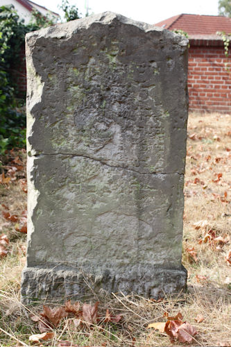 Grabstein Nummer 19 auf dem Friedhof Beelitz