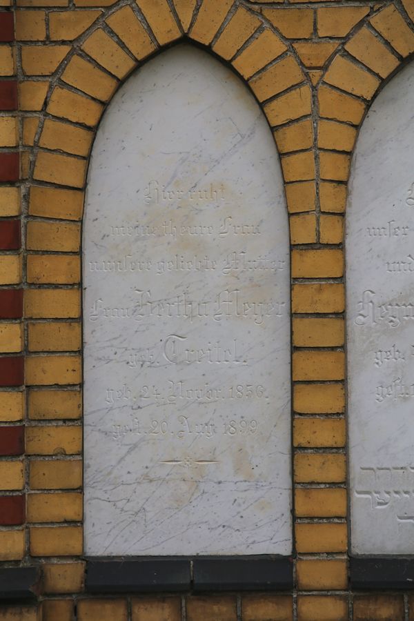 Grabstein Nummer 151 auf dem Friedhof Brandenburg