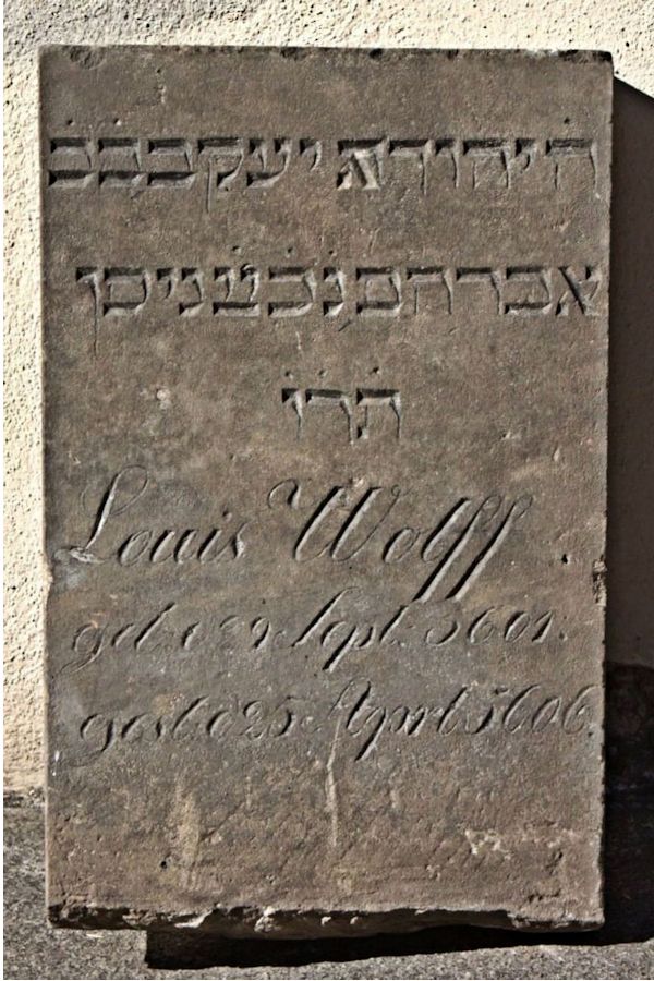 Grabstein Nummer 1711 auf dem Friedhof Potsdam