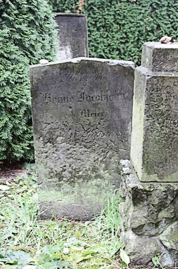 Grabstein Nummer 7 auf dem Friedhof Trebbin