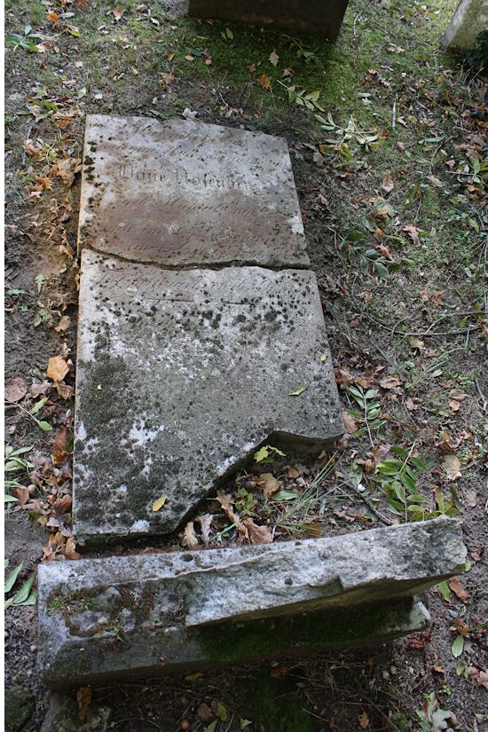 Grabstein Nummer 12 auf dem Friedhof Storkow
