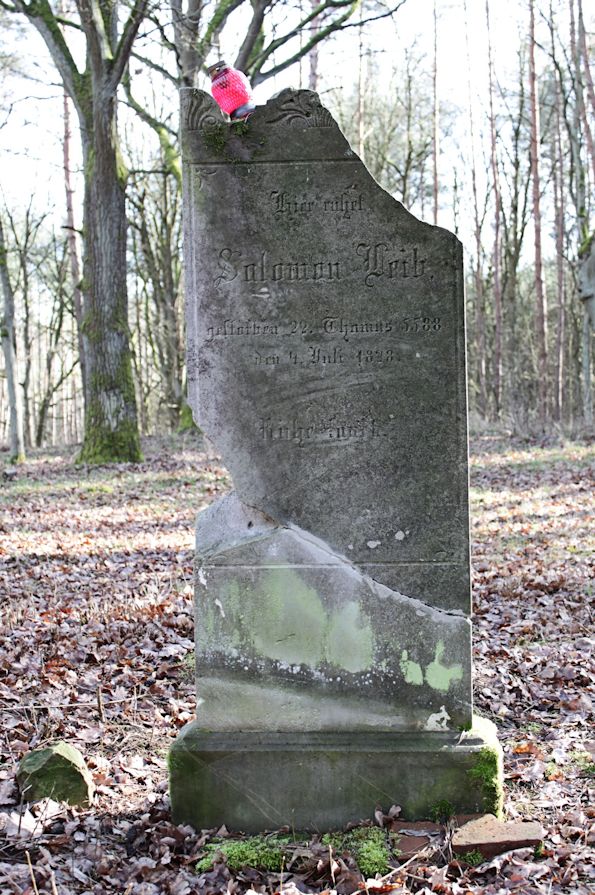 Grabstein Nummer 28 auf dem Friedhof Bledzew (Blesen)