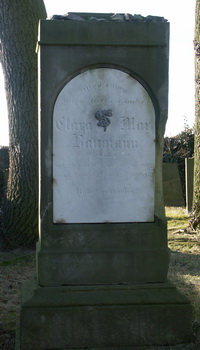 Grabstein Nummer 23 auf dem Friedhof Groß Neuendorf