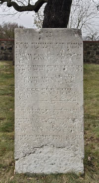 Grabstein Nummer 7 auf dem Friedhof Schwedt