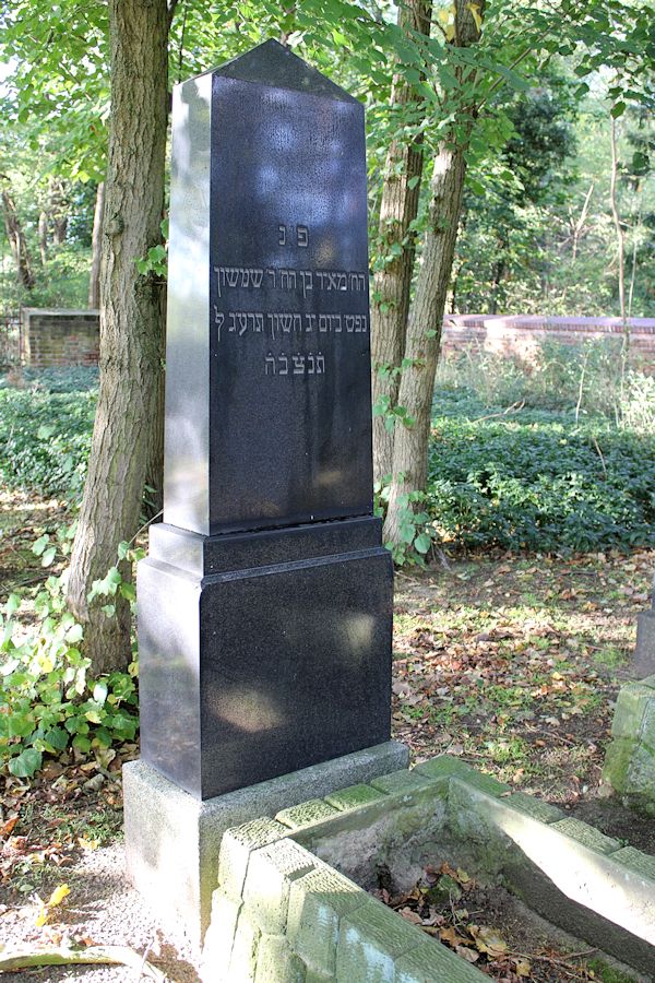 Grabstein Nummer 9 auf dem Friedhof Friedland