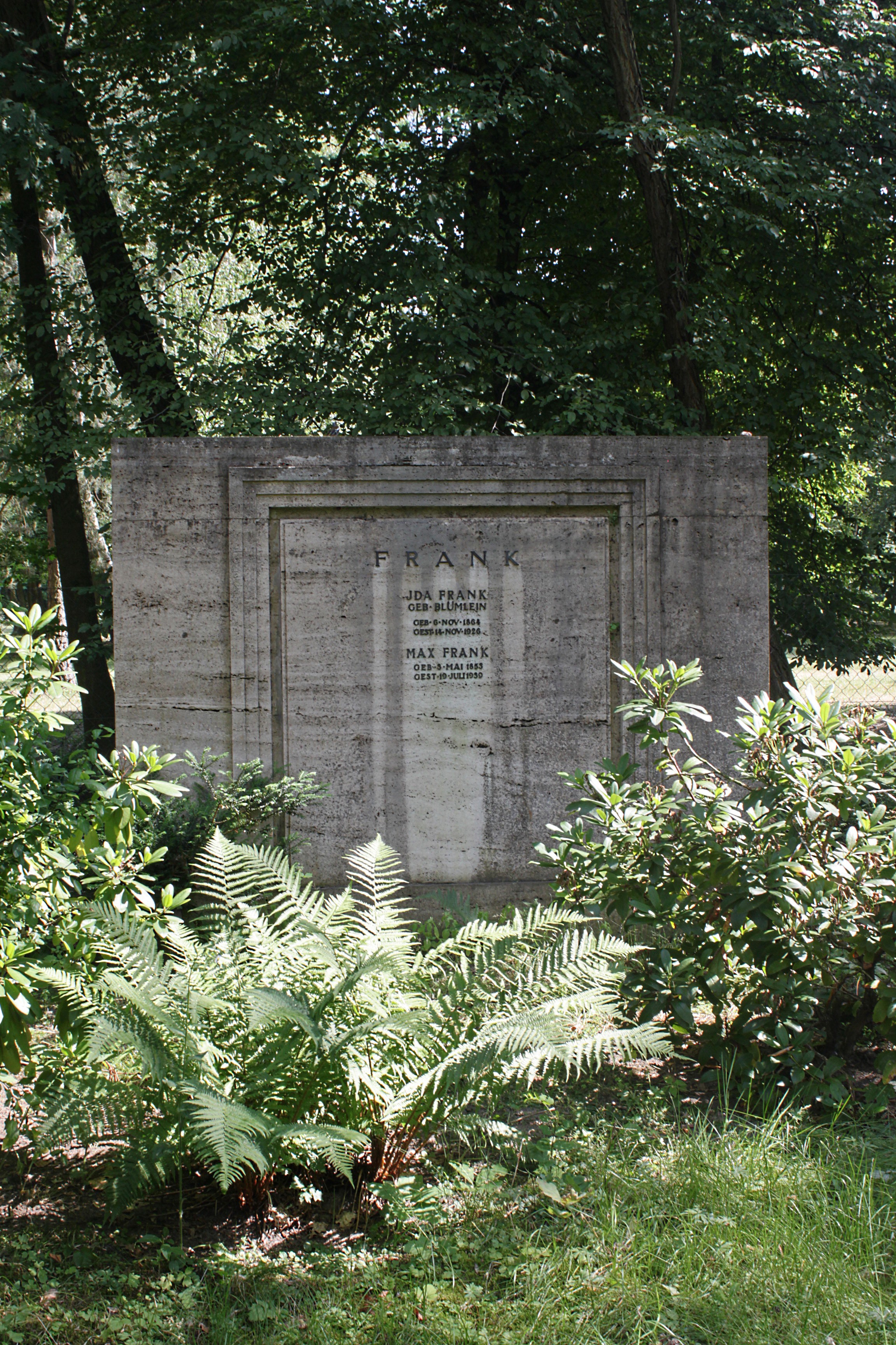 Grabstein Nummer 75 auf dem Friedhof Cottbus 1