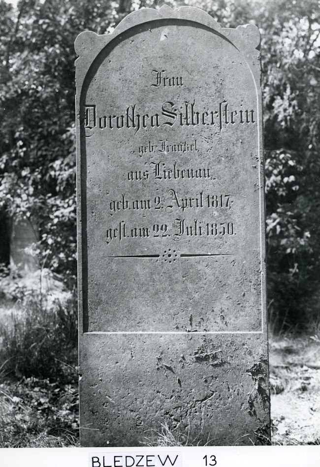 Grabstein Nummer 24 auf dem Friedhof Bledzew (Blesen)
