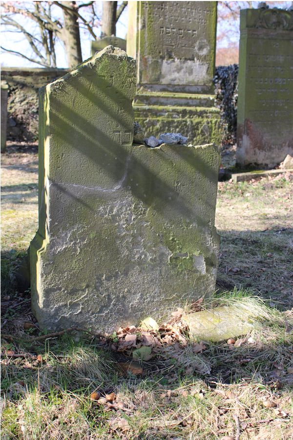 Grabstein Nummer 18 auf dem Friedhof Groß Neuendorf