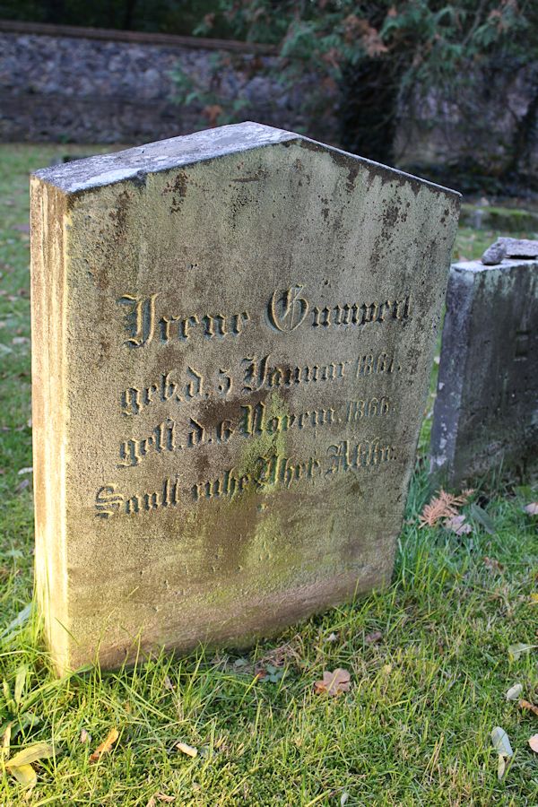 Grabstein Nummer 77 auf dem Friedhof Storkow