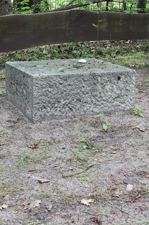 Grabstein Nummer 1 auf dem Friedhof Biesenthal