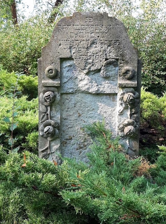 Grabstein Nummer 15 auf dem Friedhof Eisenhüttenstadt