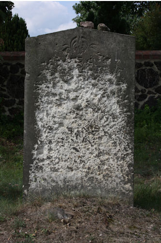Grabstein Nummer 10 auf dem Friedhof Meinsdorf