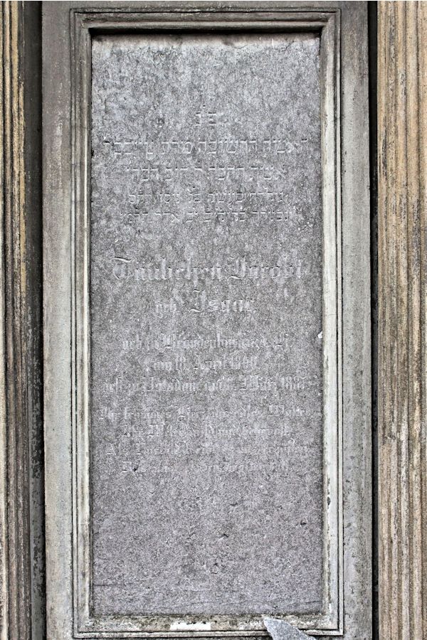 Grabstein Nummer 4451 auf dem Friedhof Potsdam