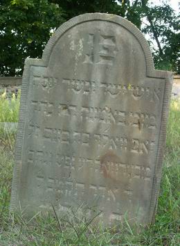 Grabstein Nummer 100 auf dem Friedhof Wriezen