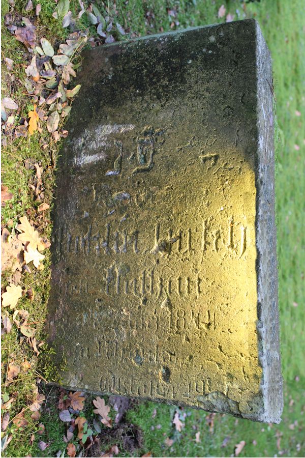 Grabstein Nummer 102 auf dem Friedhof Storkow
