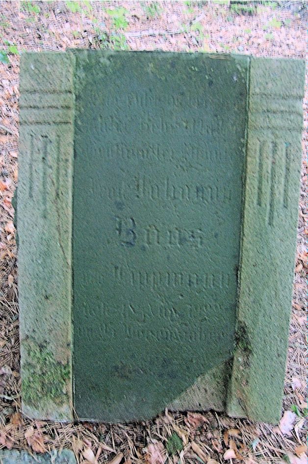 Grabstein Nummer 1 auf dem Friedhof Trzciel (Tirschtiegel)