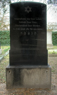 Grabstein Nummer 112 auf dem Friedhof Schwedt