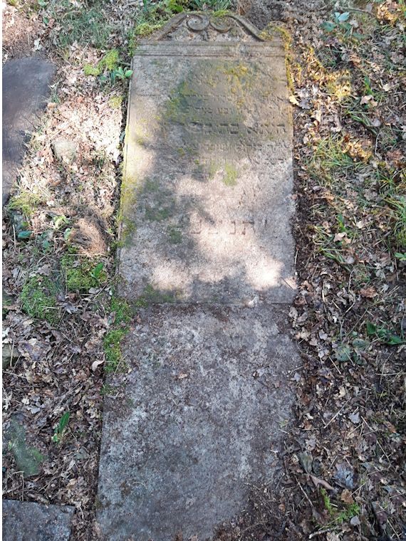Grabstein Nummer 17 auf dem Friedhof Beeskow