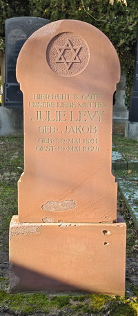 Grabstein Nummer 121 auf dem Friedhof Schwedt