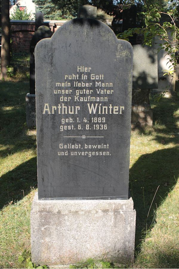 Grabstein Nummer 122 auf dem Friedhof Guben