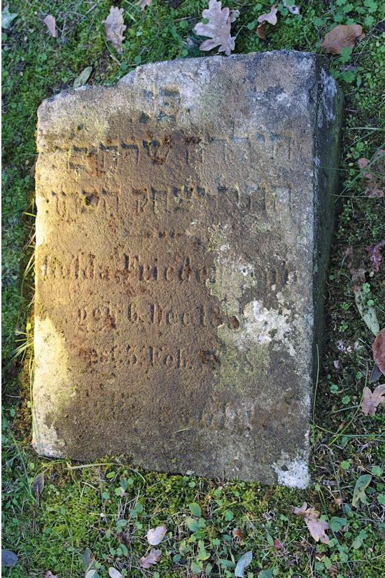 Grabstein Nummer 74 auf dem Friedhof Storkow