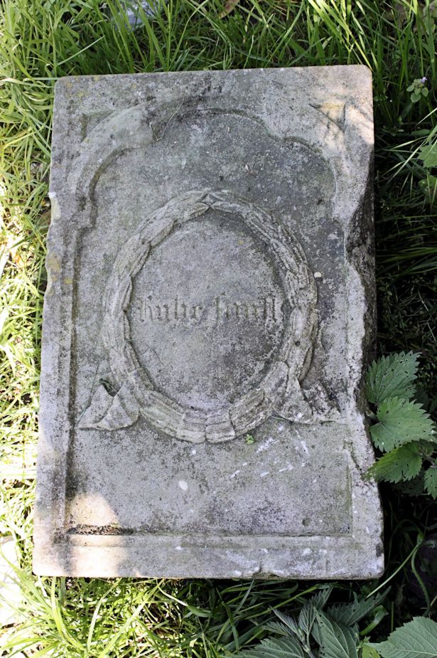 Grabstein Nummer 17 auf dem Friedhof Dębno (Neudamm)