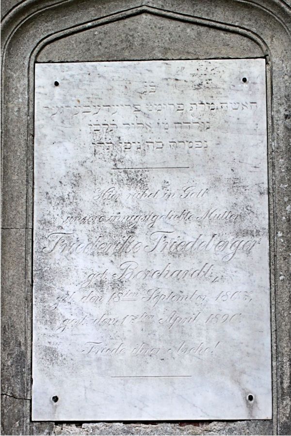 Grabstein Nummer 4413 auf dem Friedhof Potsdam