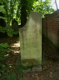 Grabstein Nummer 11 auf dem Friedhof Lindow
