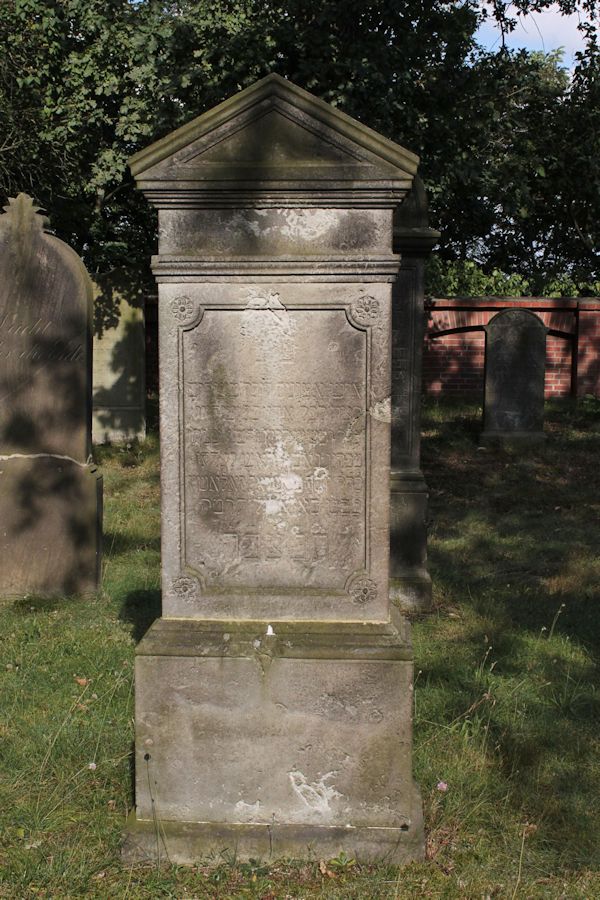 Grabstein Nummer 28 auf dem Friedhof Guben