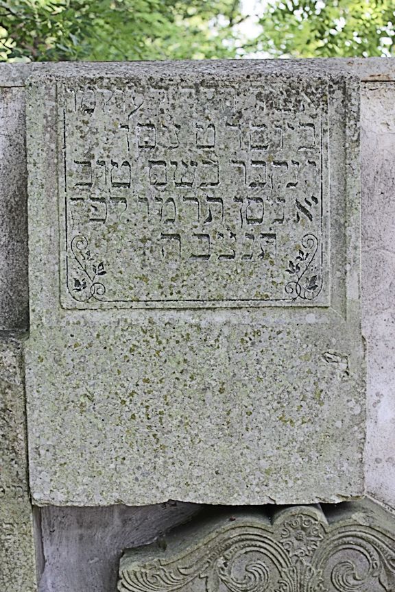 Grabstein Nummer 30 auf dem Friedhof Witnica (Vietz)