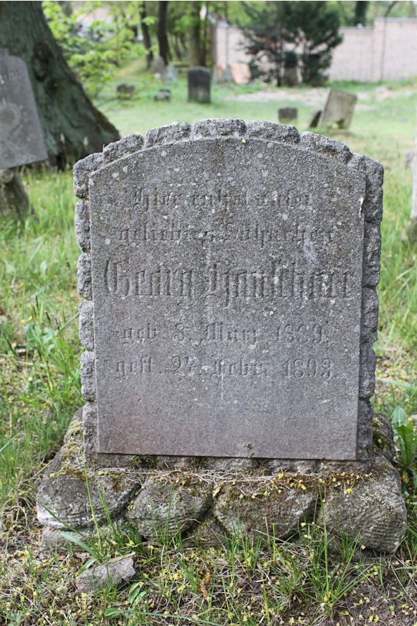 Grabstein Nummer 392 auf dem Friedhof Potsdam
