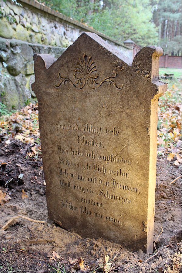 Grabstein Nummer 22 auf dem Friedhof Beeskow