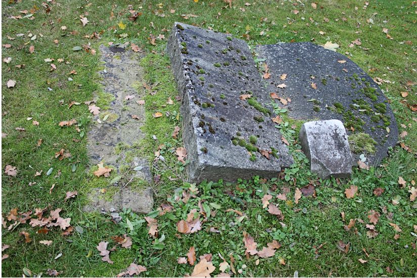 Grabstein Nummer 96 auf dem Friedhof Storkow