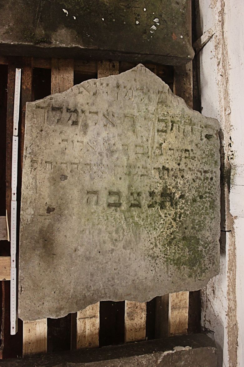 Grabstein Nummer 2 auf dem Friedhof Wusterhausen