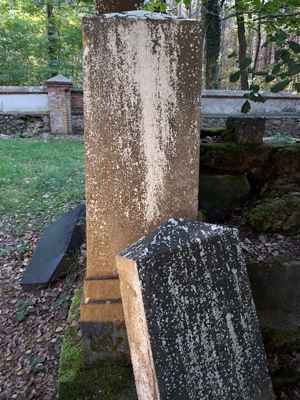 Grabstein Nummer 49 auf dem Friedhof Beeskow