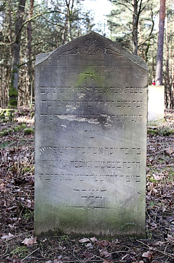 Grabstein Nummer 34 auf dem Friedhof Bledzew (Blesen)