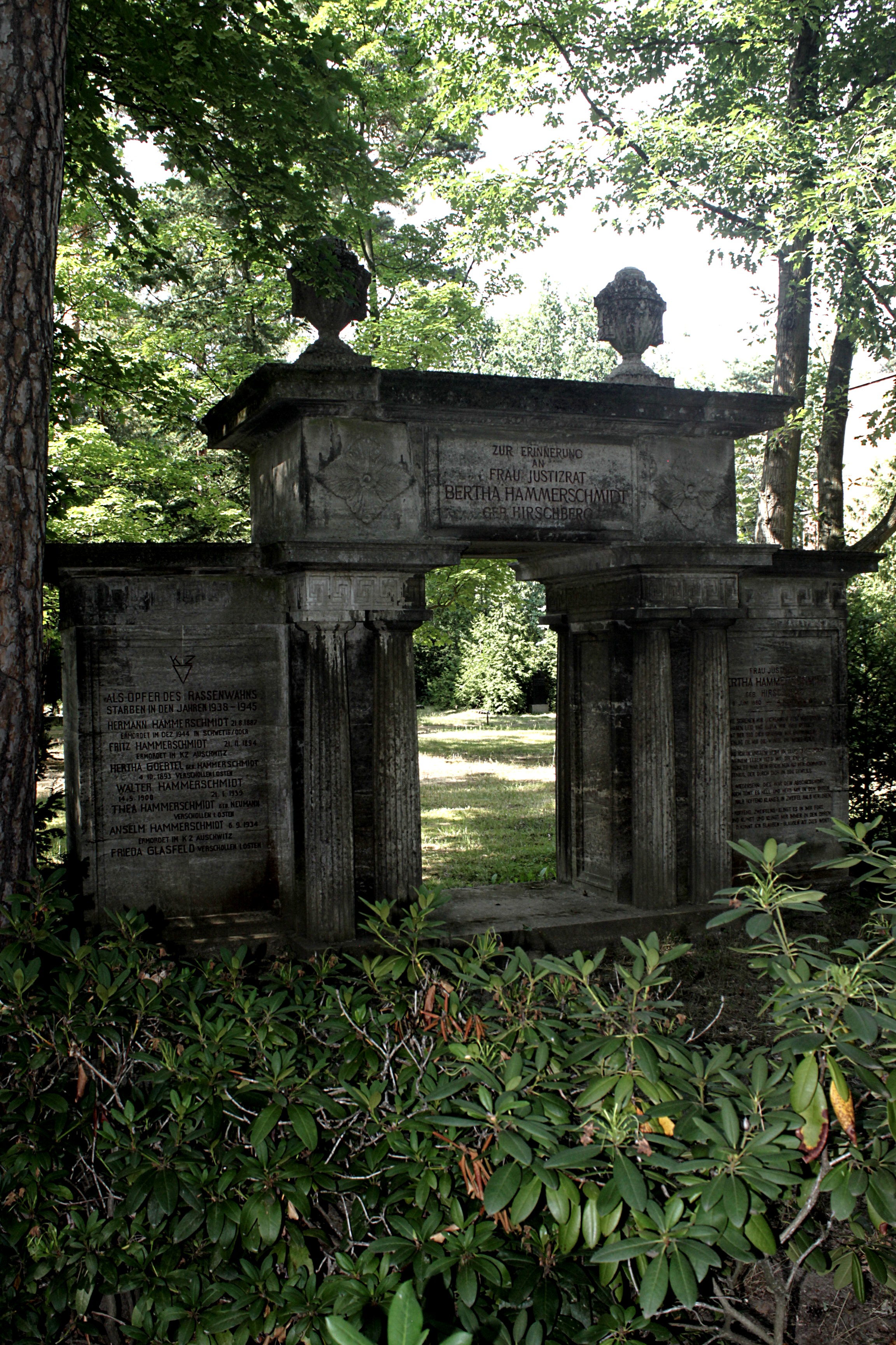 Grabstein Nummer 76 auf dem Friedhof Cottbus 1