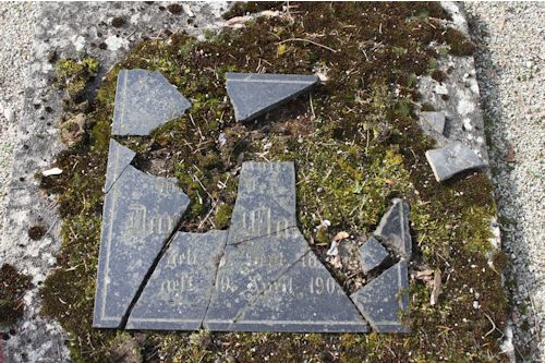 Grabstein Nummer 10 auf dem Friedhof Fürstenwalde