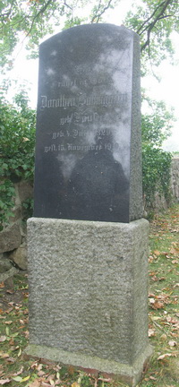 Grabstein Nummer 31 auf dem Friedhof Groß Neuendorf