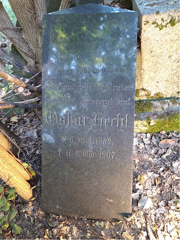 Grabstein Nummer 48 auf dem Friedhof Beeskow