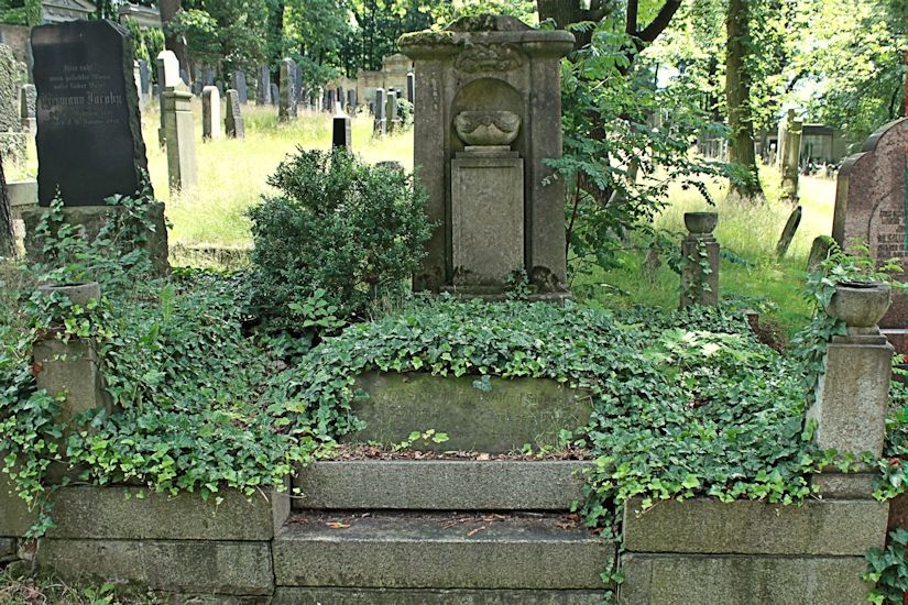 Grabstein Nummer 472 auf dem Friedhof Potsdam