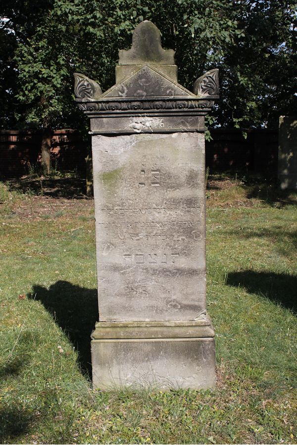 Grabstein Nummer 31 auf dem Friedhof Guben